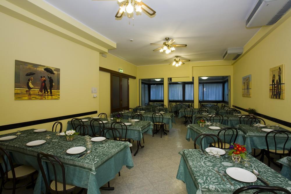Hotel Andrea'S Ρίμινι Εξωτερικό φωτογραφία